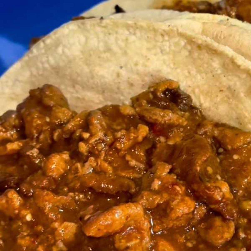 Taco de chicharron en salsa morita